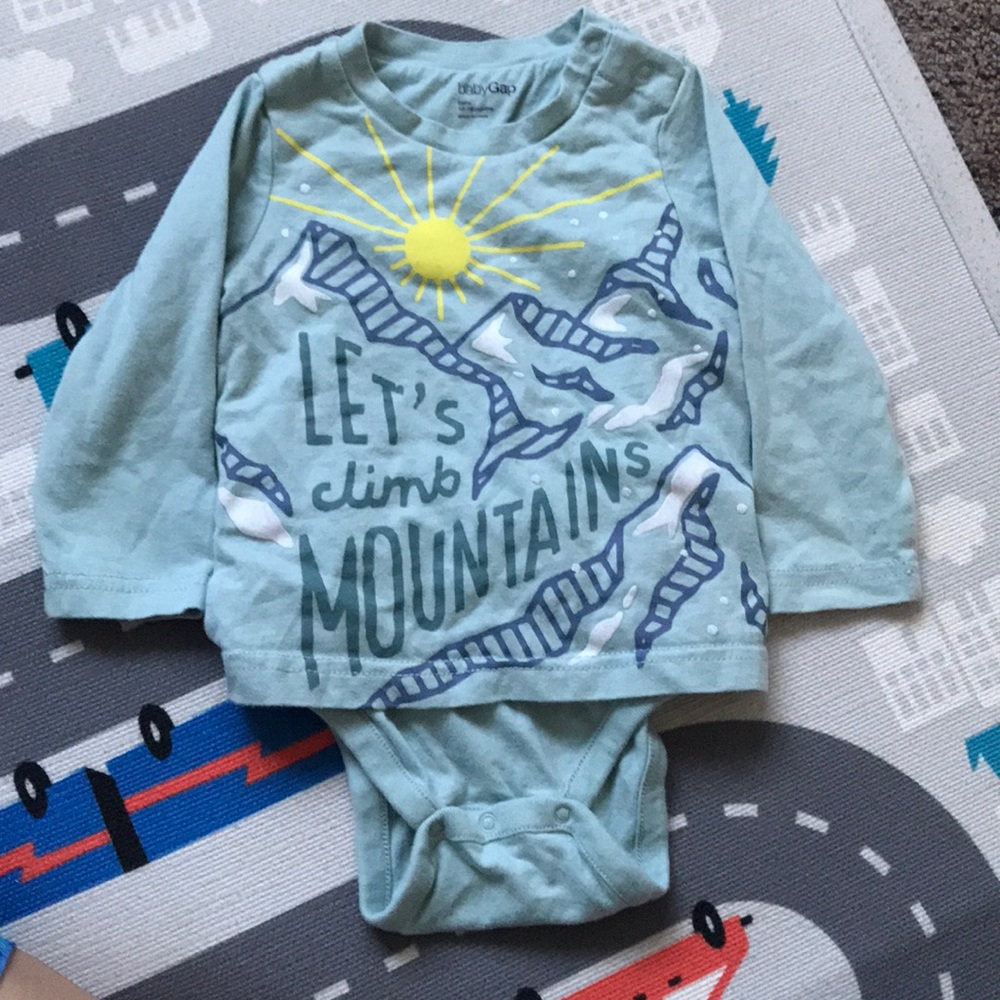 Baby GAP “Let’s climb mountains”size 12-18 months